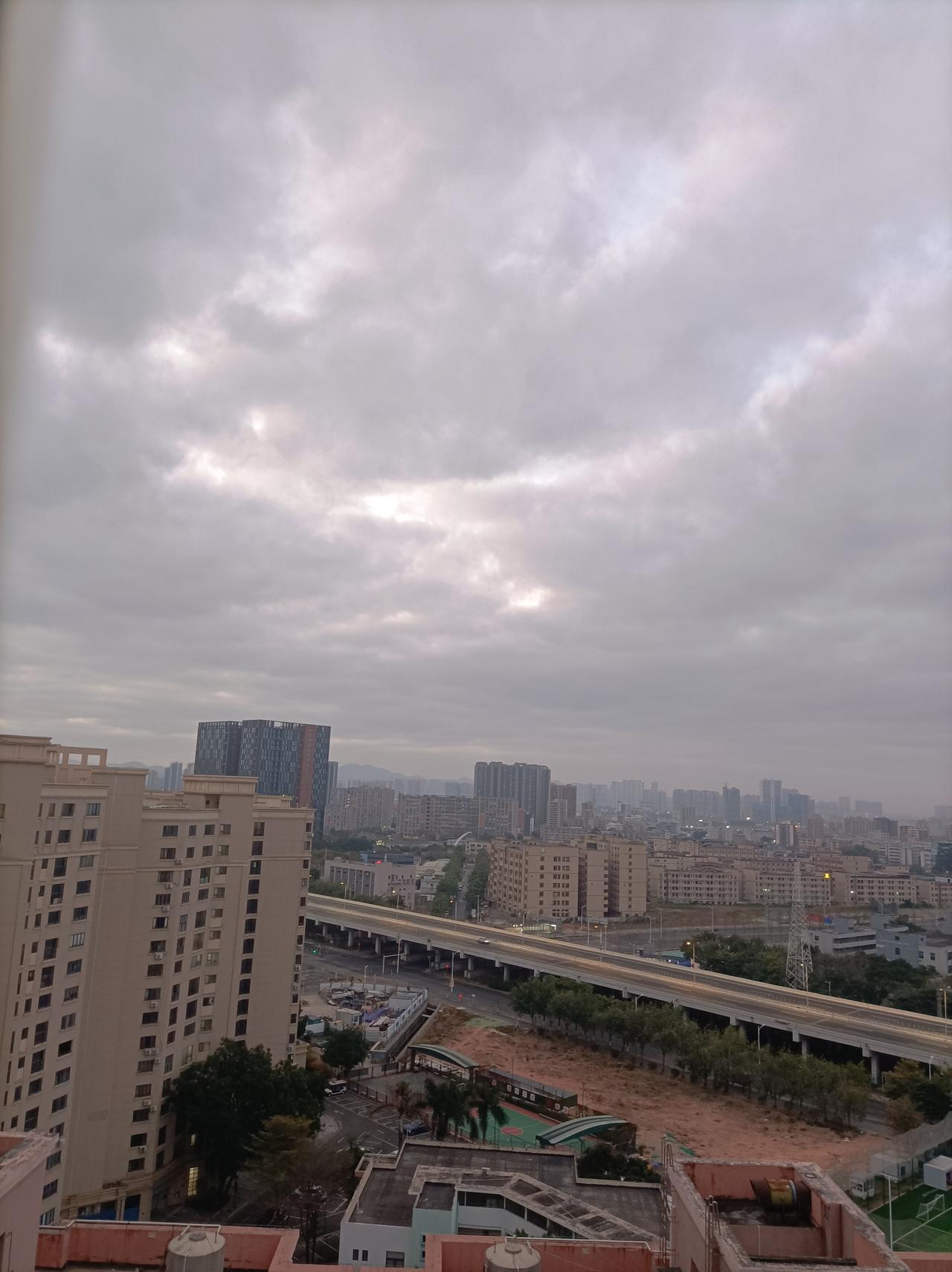 新年爱好打卡每天都是一起来先去阳台看天气，希望新年每天是晴天[作揖]