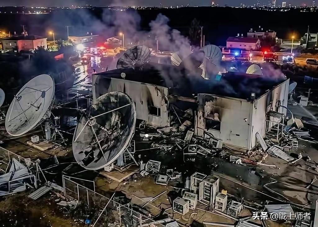 以色列特拉维夫南部的卫星通信中心被伊朗导弹摧毁，这难道就是内塔尼亚胡坚持的结果？