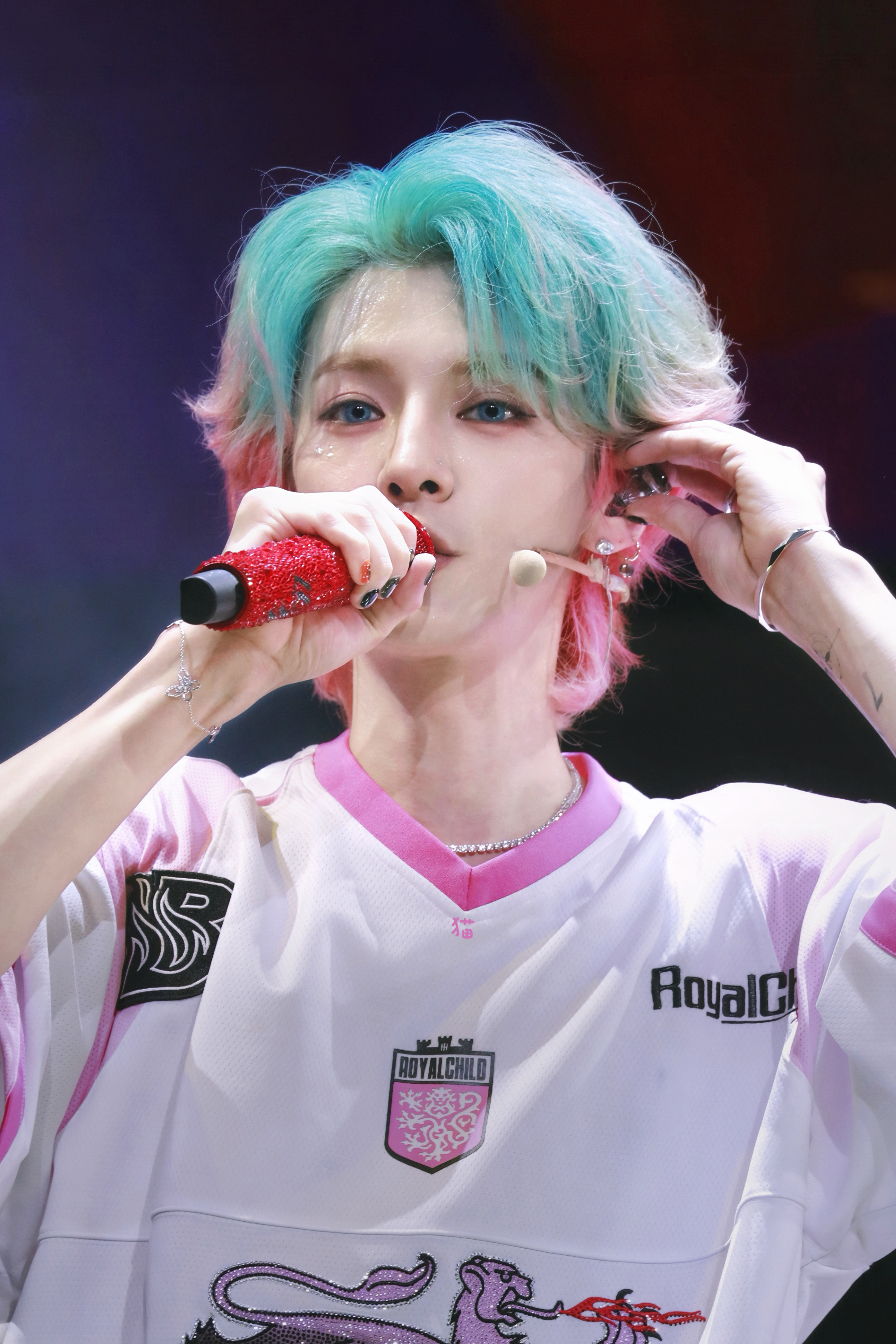 歌手鹿晗  lh鹿晗gapday音乐节 命运的洪流不可阻挡我的回答是向前，在数不