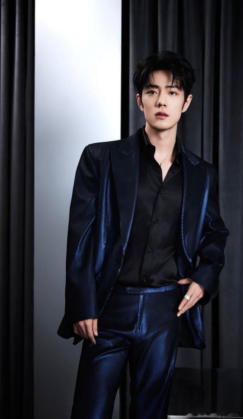 肖战这套是GUCCI专属定制啊，一看就很奢 