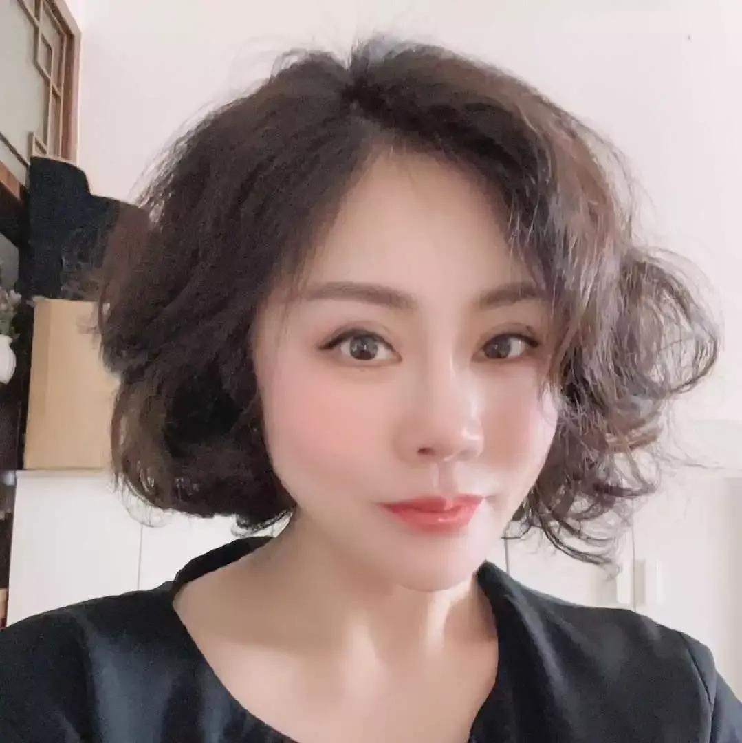 没结婚的时候，有一次我把男朋友带回家，我妈问我男朋友:你们家彩礼是怎么准备的？
