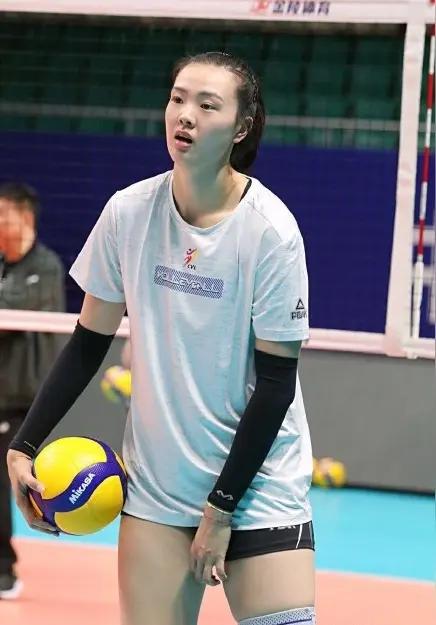 江苏出人才，两大排球美女都出自江苏。惠若琪，192厘米身高，张常宁，193厘米身