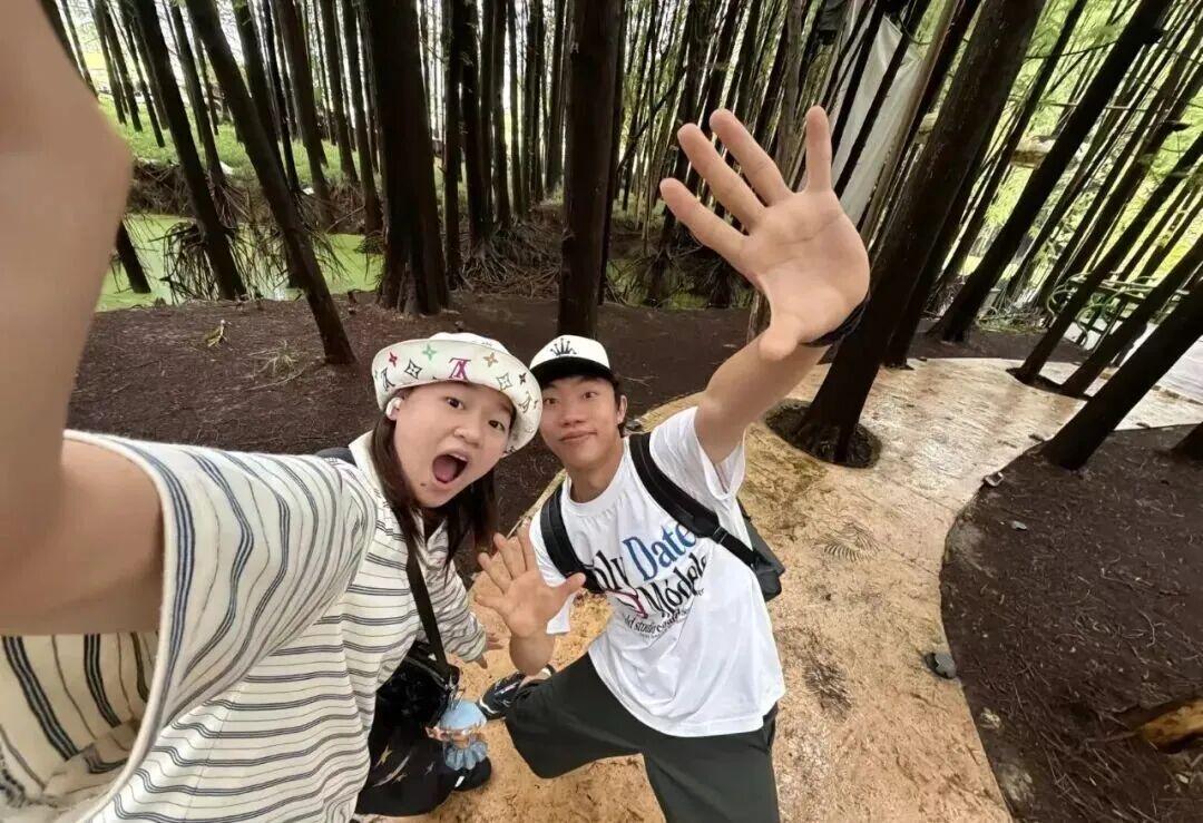 全红婵杭州游玩很开心，近照大变样，看着瘦了一大圈！

6月27日全红婵更新动态，