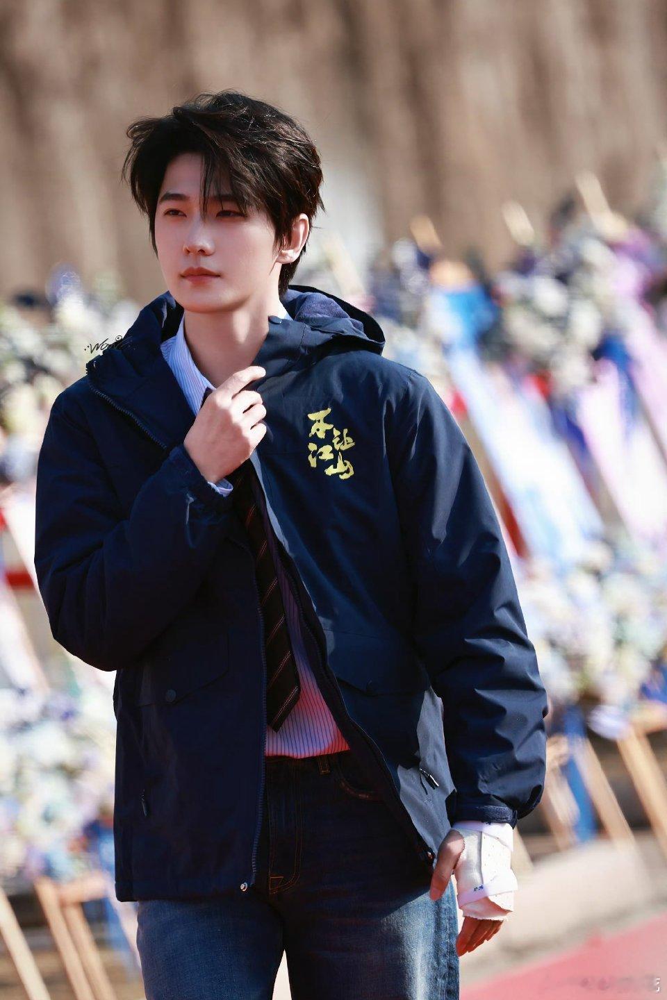 杨洋手部骨折疼，好心疼，希望杨洋尽快恢复