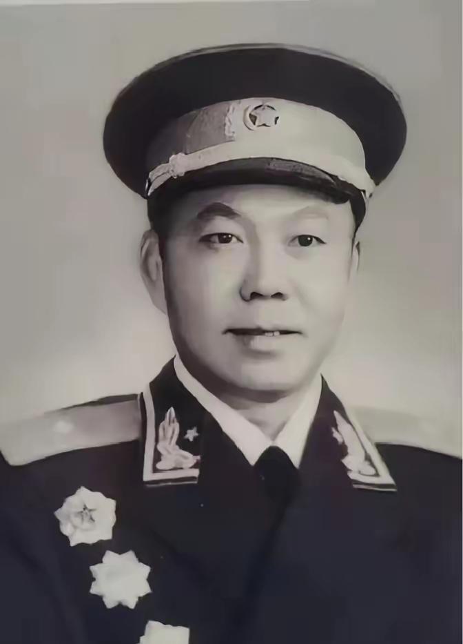 1984年3月，开国少将孔俊彪回到了老家福建宁化。在县招待所里，他对着时任县武装