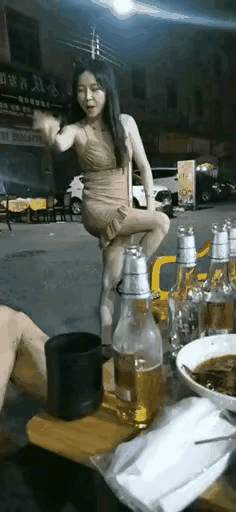 她的故事肯定不少[大笑][大笑][大笑]