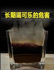 把饮料当水喝有什么后果？北京，一男子连喝11年可乐，每天喝4升，如今肚子大的像气