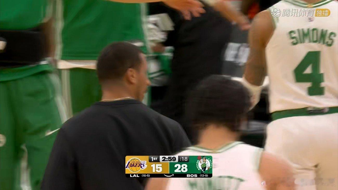 雷迪克再次暂停，落后13分！小里体力槽已经见底了……湖人vs凯尔特人