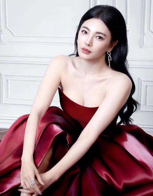 张雨绮直播发火 已经专心带货的张雨绮姐姐直播被顾客气到崩溃，说：“好说不听，歹说