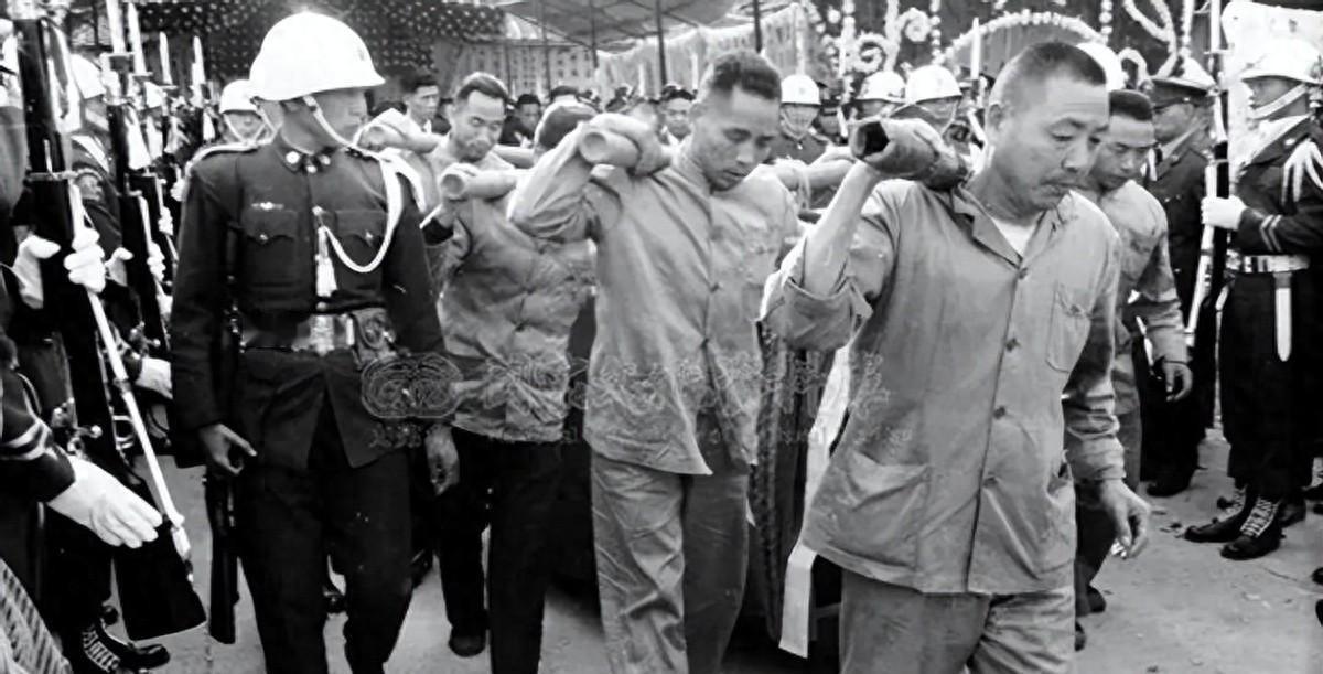 1962年胡宗南葬礼盛大举行，八人抬棺，长子怀悲抬灵位，场面极其庄重荣哀
194