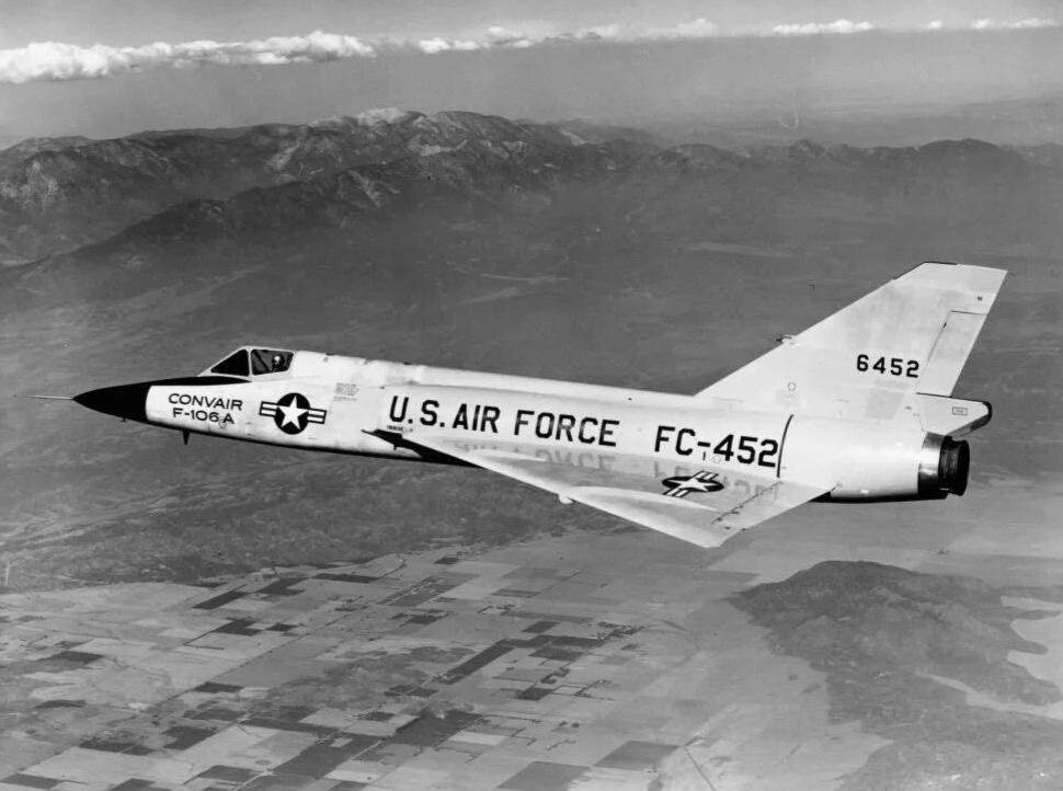 1956年，美国康沃尔公司的F-106A原型机。