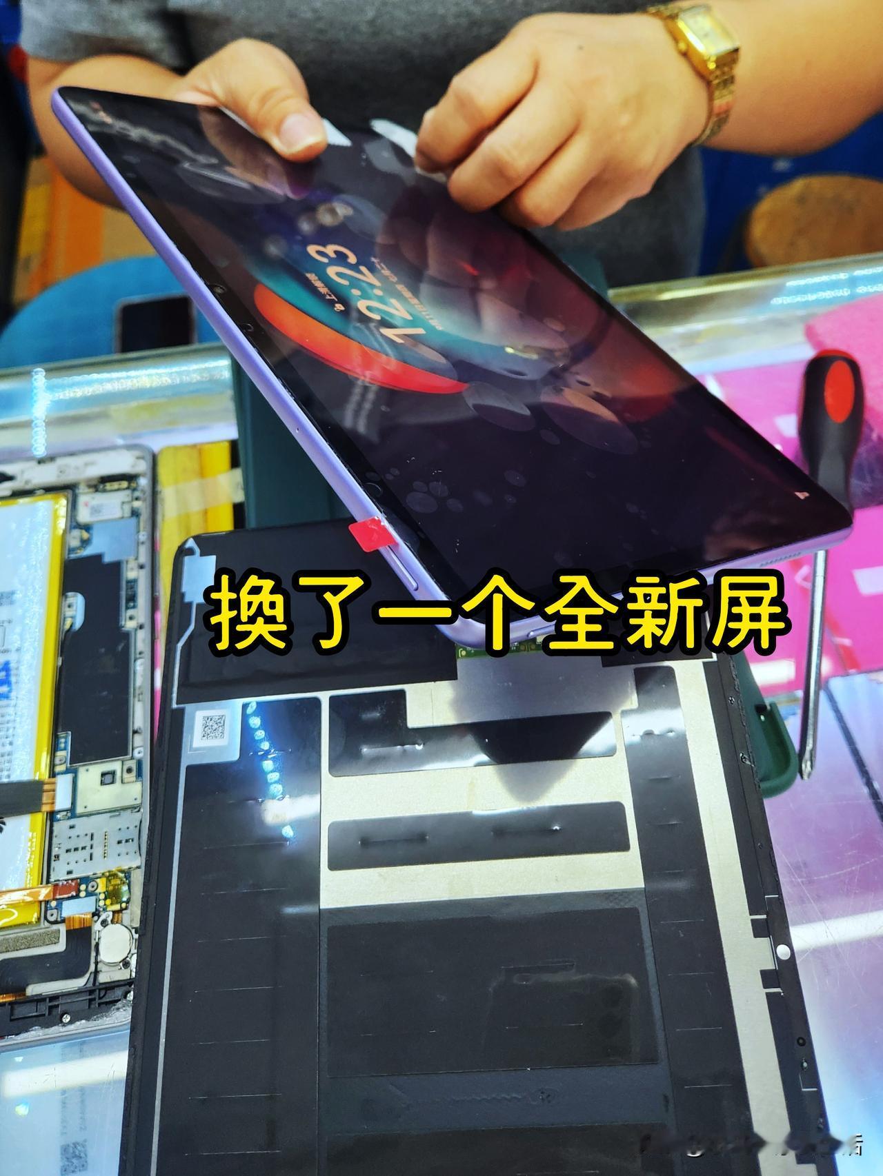去年，我花1500元买了一个HW安卓平板，我用它来写东西和做视频，大屏幕眼睛不累