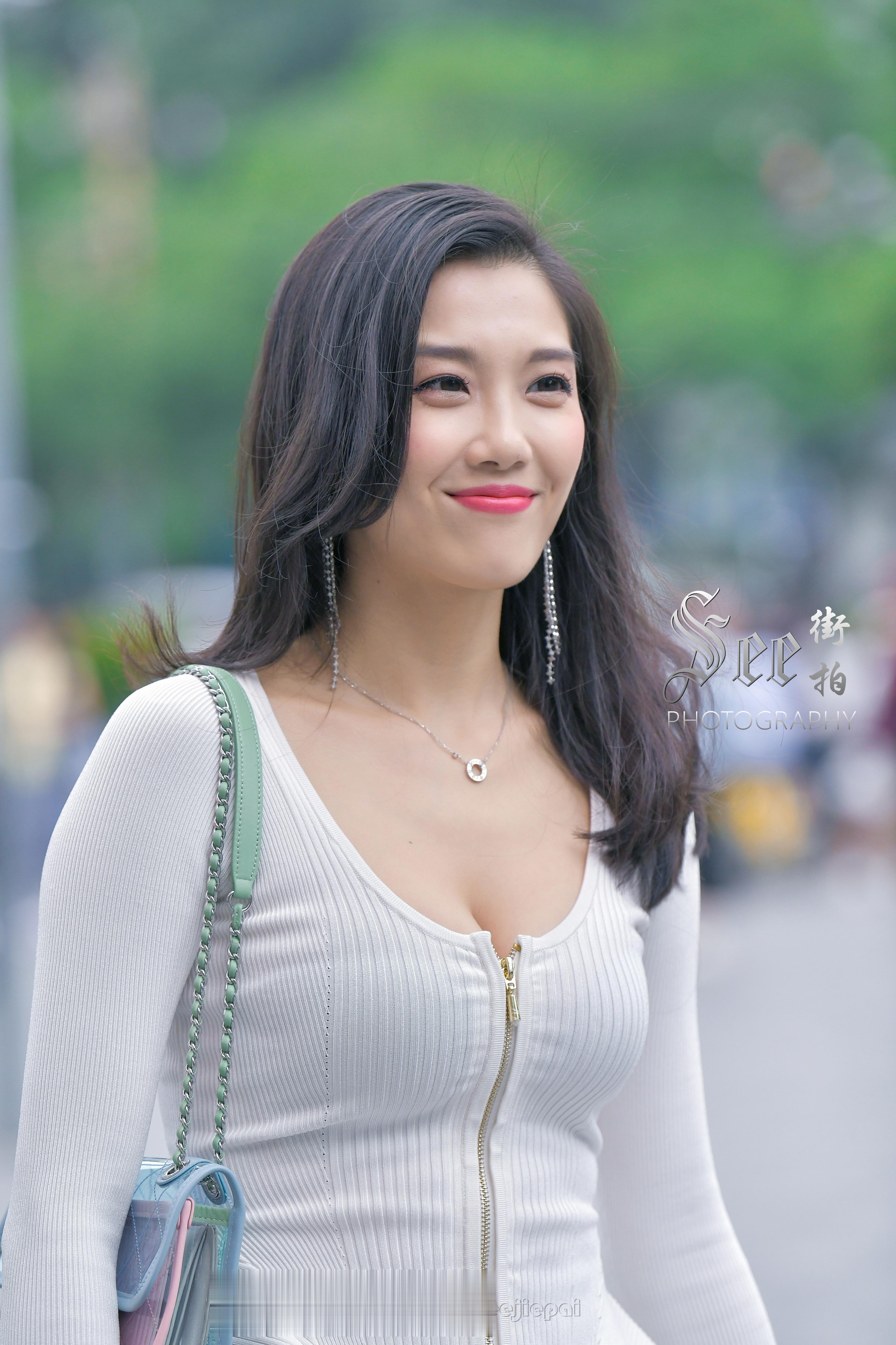 荷叶边牛仔裙，时尚魅力~~ ​​​