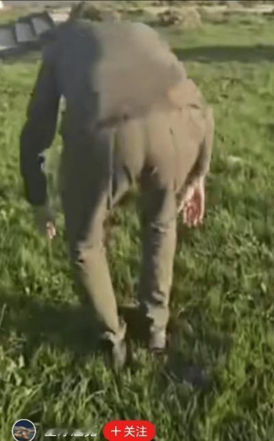 在一段令人震惊的视频中，叙利亚反对派的领导人朱拉尼显得异常平静与虔诚——在攻破首