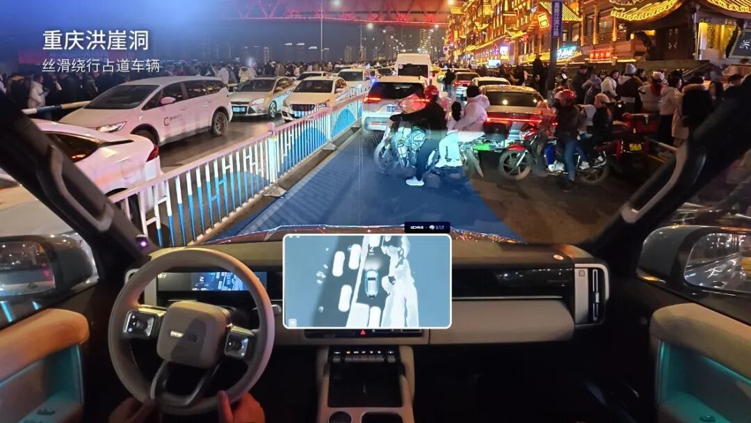 方盒子也能是智驾天花板！3月3日，iCAR联合地平线发布V27智驾方案。搭载征程