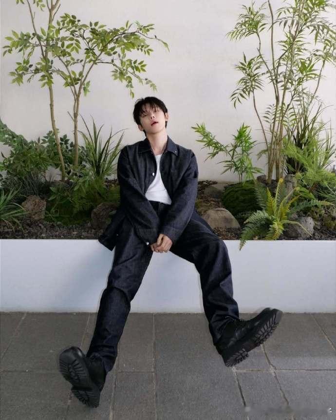 看崔然竣低调捐款的新闻好暖心！他不张扬做慈善的样子，反而更让人感受到真诚和善意～