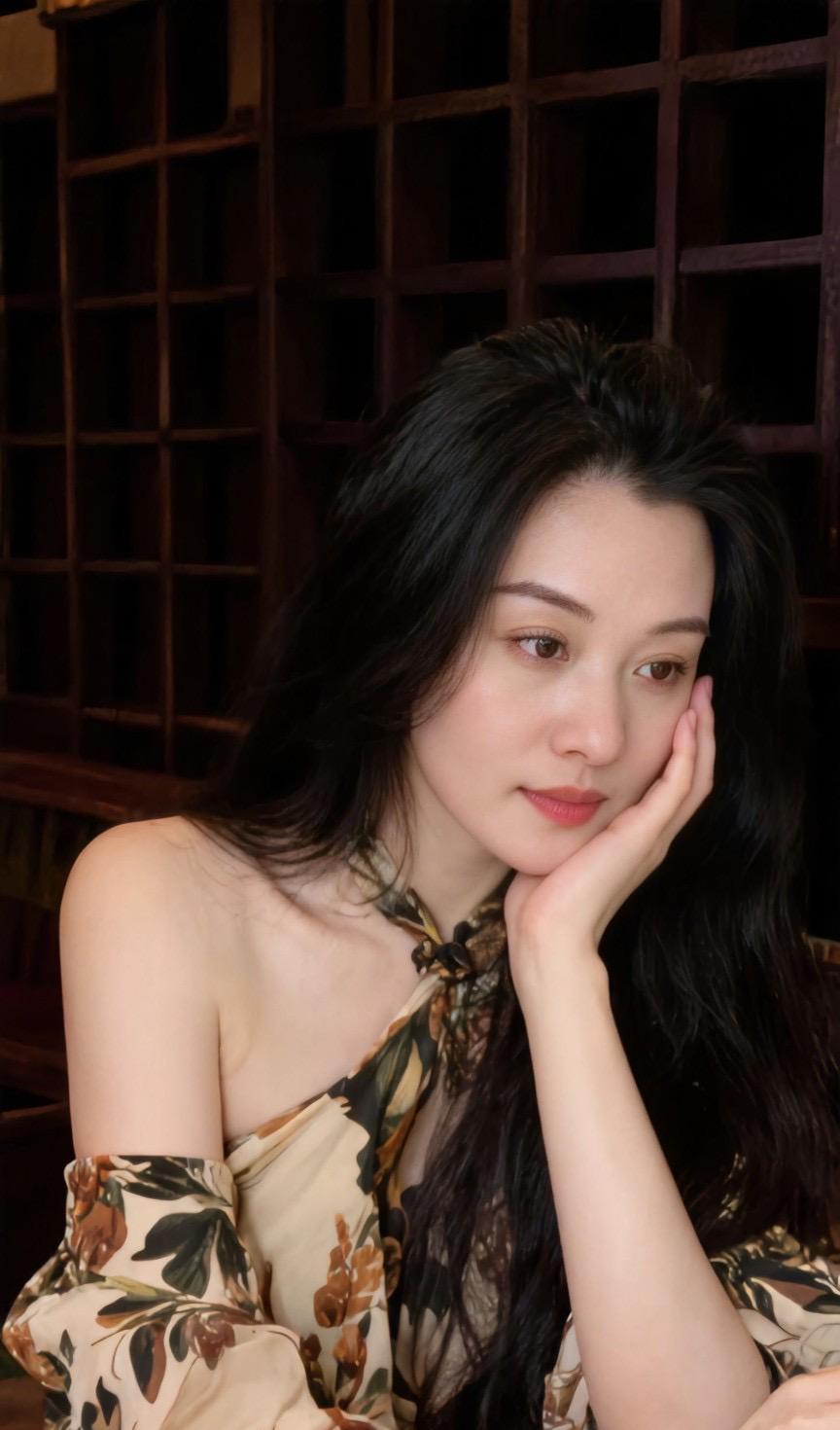 无论男女，我都喜欢聪明城府深，却又坦诚相待的人。把精明用在世事博弈，把纯粹留给身