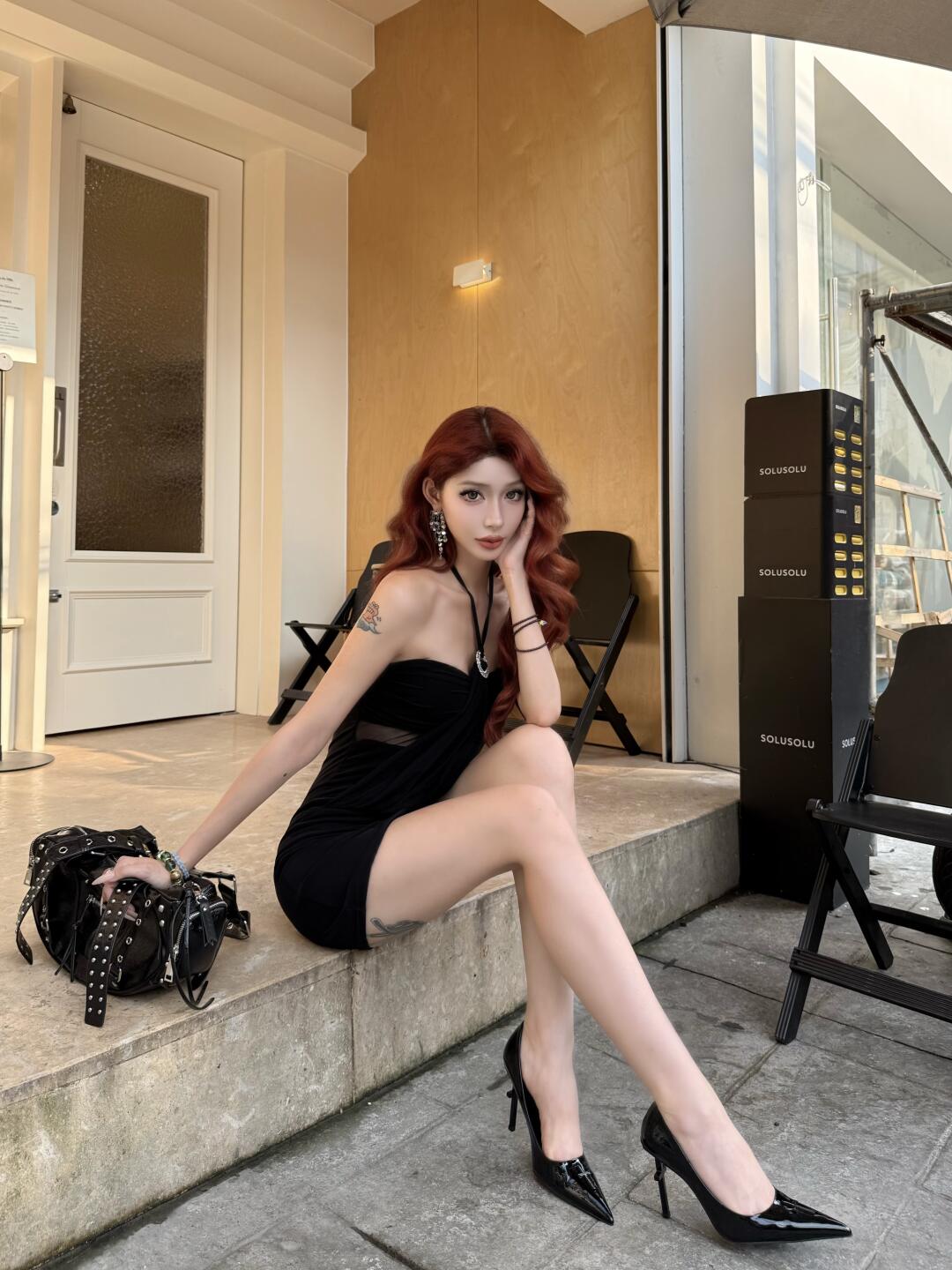 存一组拿捏姐感的拍照姿势