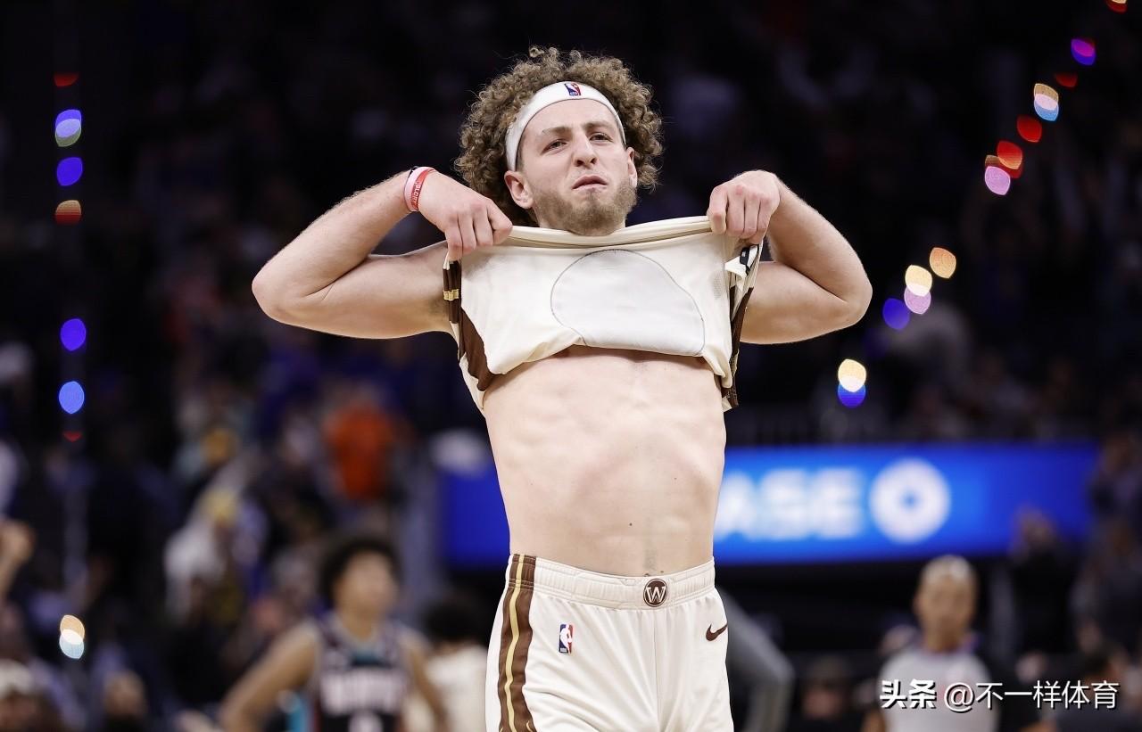 波杰姆斯基半场12中8独得20分，本场比赛勇士队的得分王，快船队随着加兰的首秀，