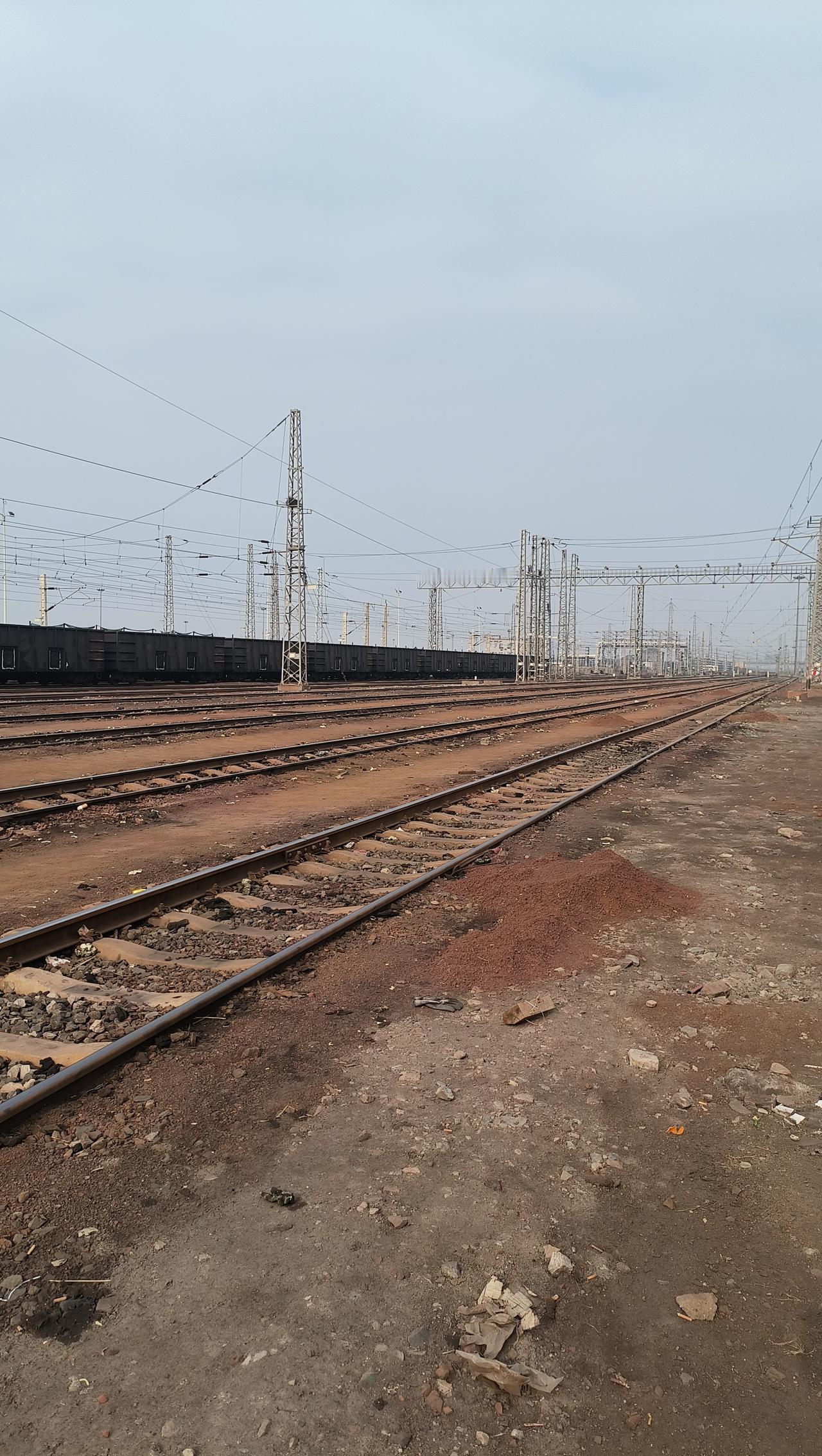 可怜天下父母心！忙到忽略孩子一辈子，铁路铁饭碗就这样没了！
 
昨晚，一位特意从