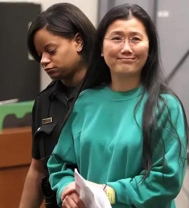 北大化学才女李天乐：潜伏在顶级药企工作十年，她利用职务之便，将其清华丈夫一点点“
