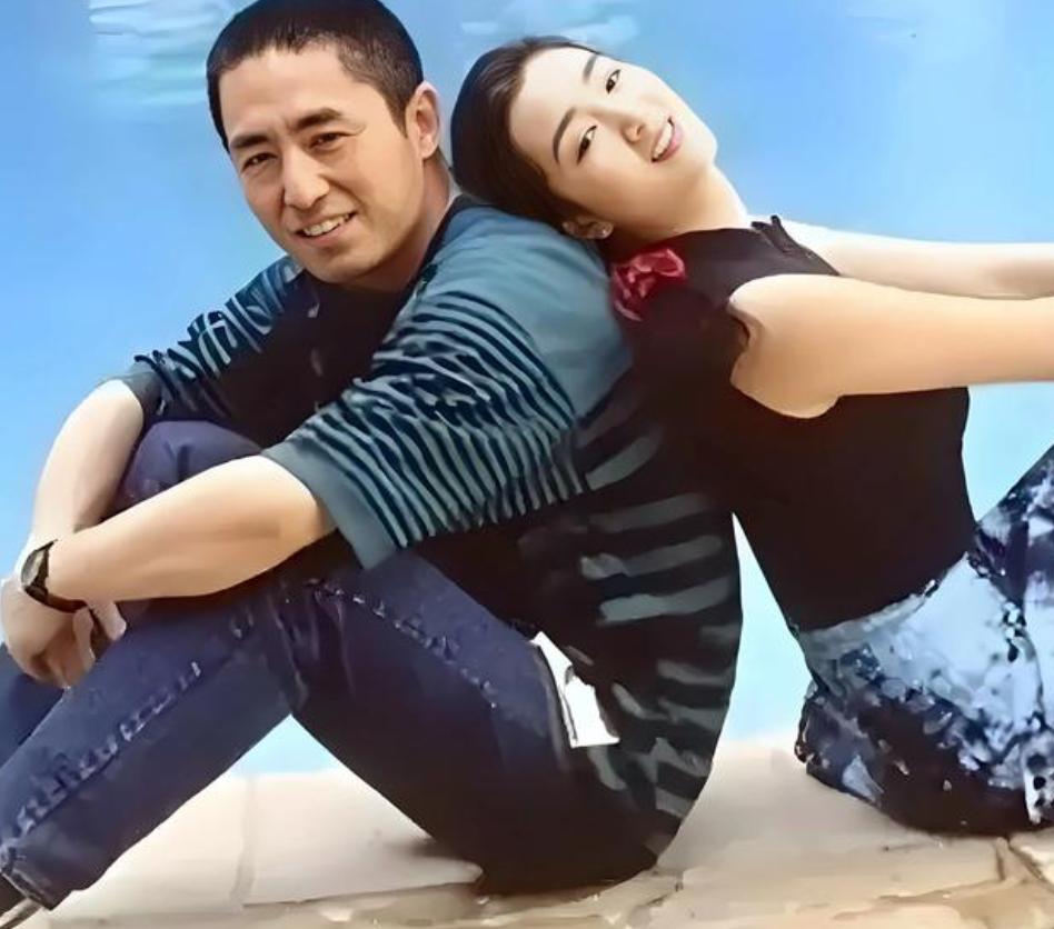 为爱哭到崩溃，8年不婚，13年无性婚姻，53岁嫁大17岁三婚男
娱乐