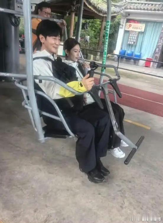 高梓淇恋情啊，啥意思啊，离婚了，然后又谈了一个吗，贵圈真挺乱的，都多少岁了啊 ​