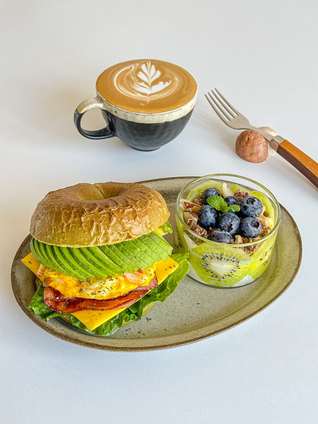 元气brunch🥯贝果三明治酸奶杯🥝热拿铁☕️