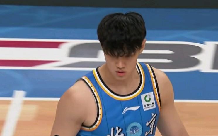 曾凡博首秀太惊艳了！！！

万万没想到：nba摸不到球的曾凡博，居然在CBA大杀