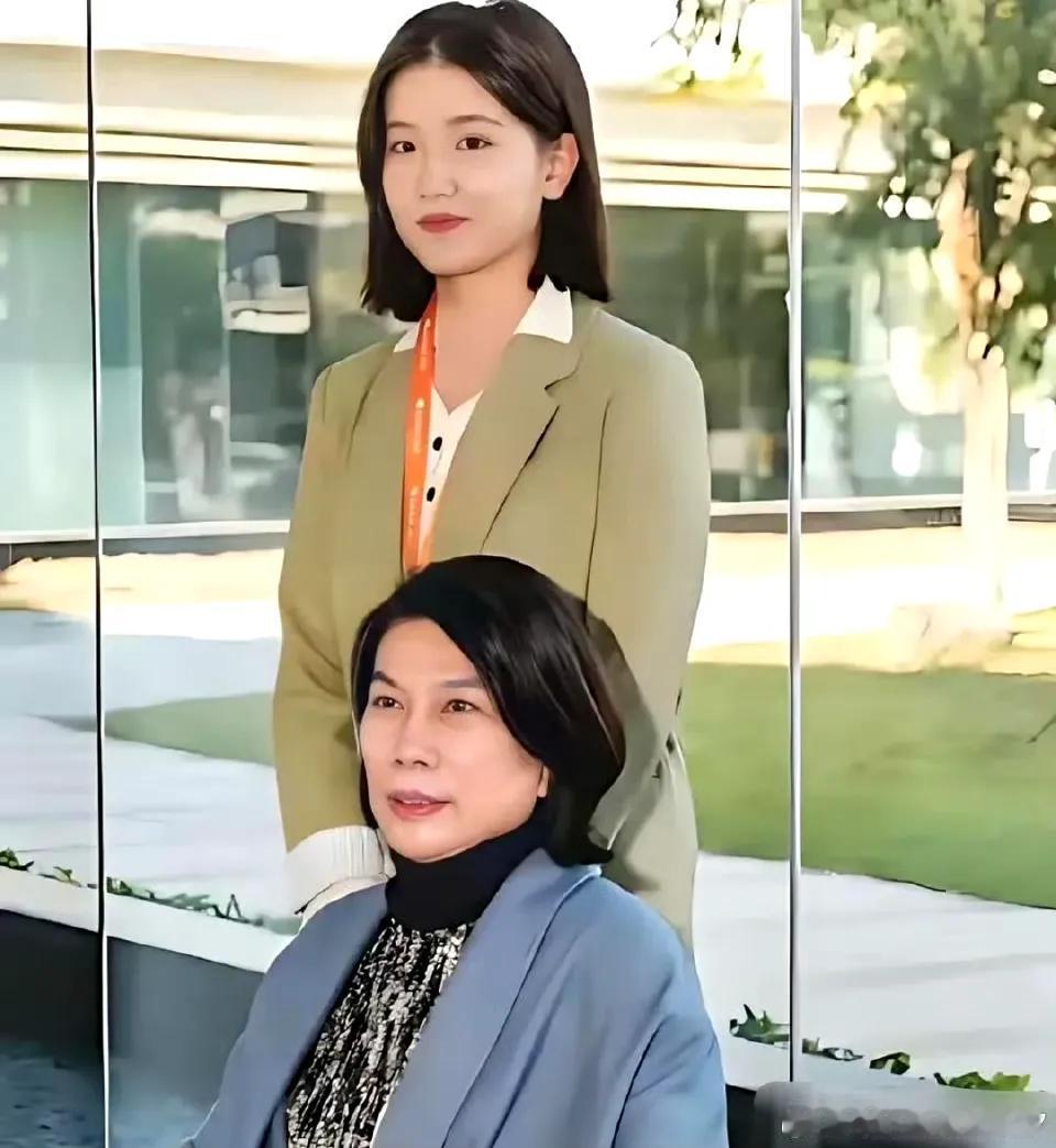 孟羽童的故事告诉我们：茶凉了，就不要再续了，再续也不是原来的味道了。
她接到前老