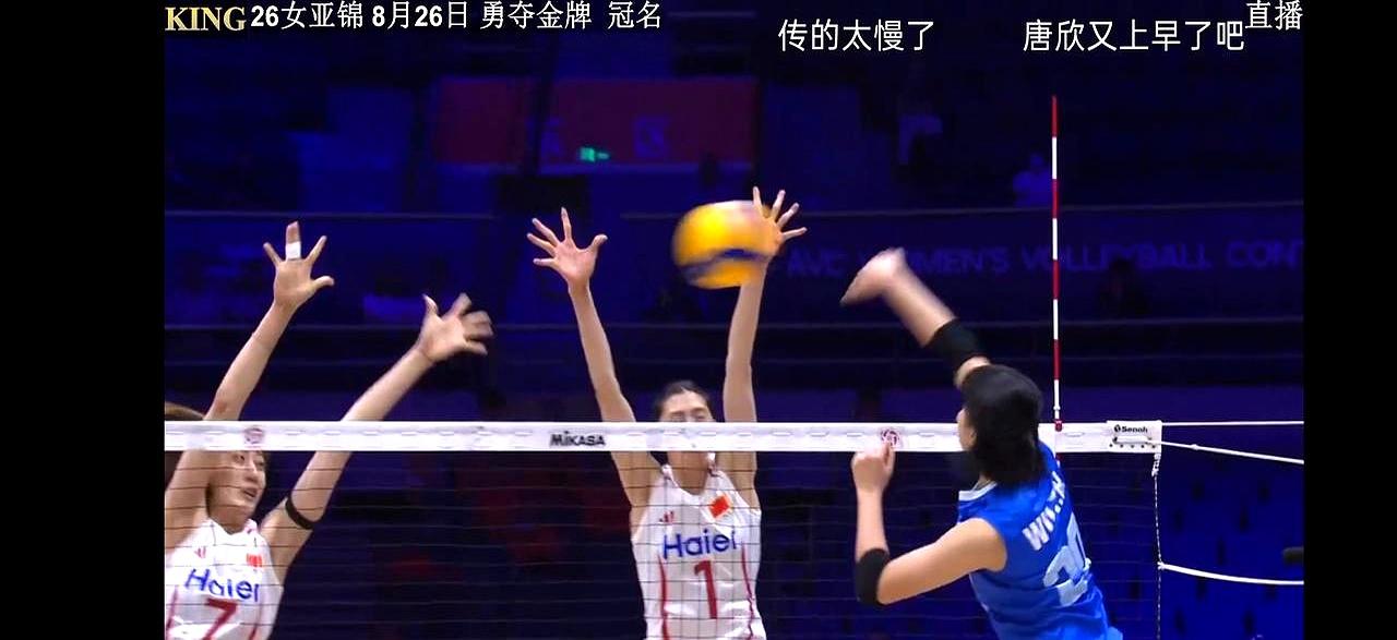 今晚灯下的亚洲女排锦标赛，中国女排对中国台北，首局25:17。
中国发球敢压线，