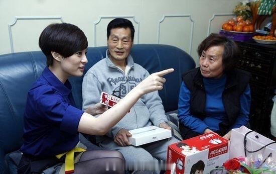 当年的明星都活人感好强，剧粉在家看甄嬛传，孙俪拎着礼品就上门去了