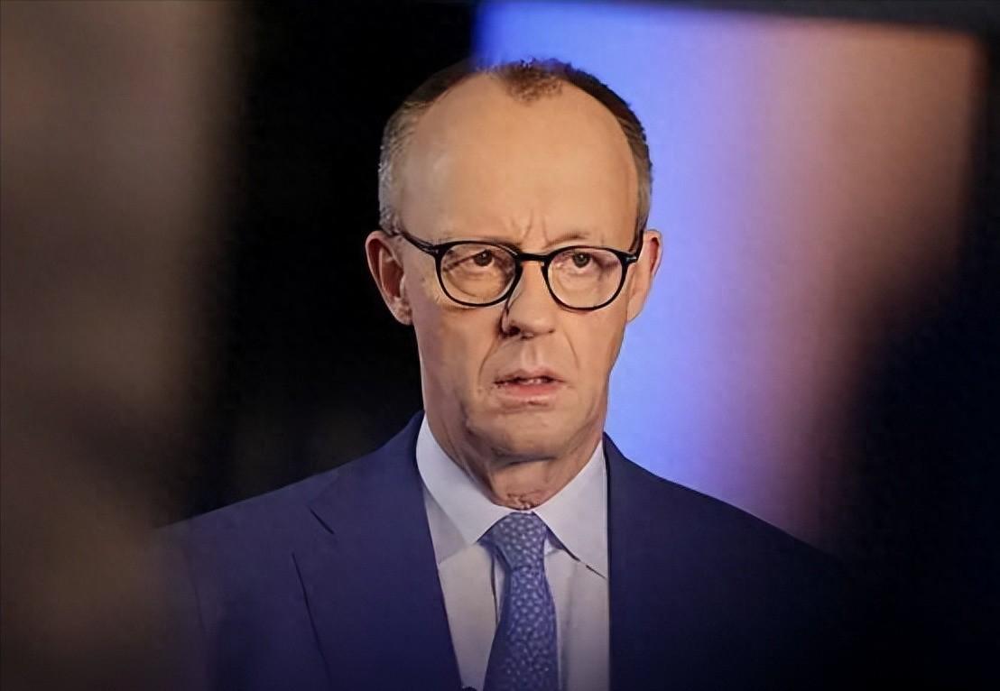 德国竟然对普京服软了！
默茨亲自划清红线：无俄同意，欧洲军队绝不能进入乌克兰。