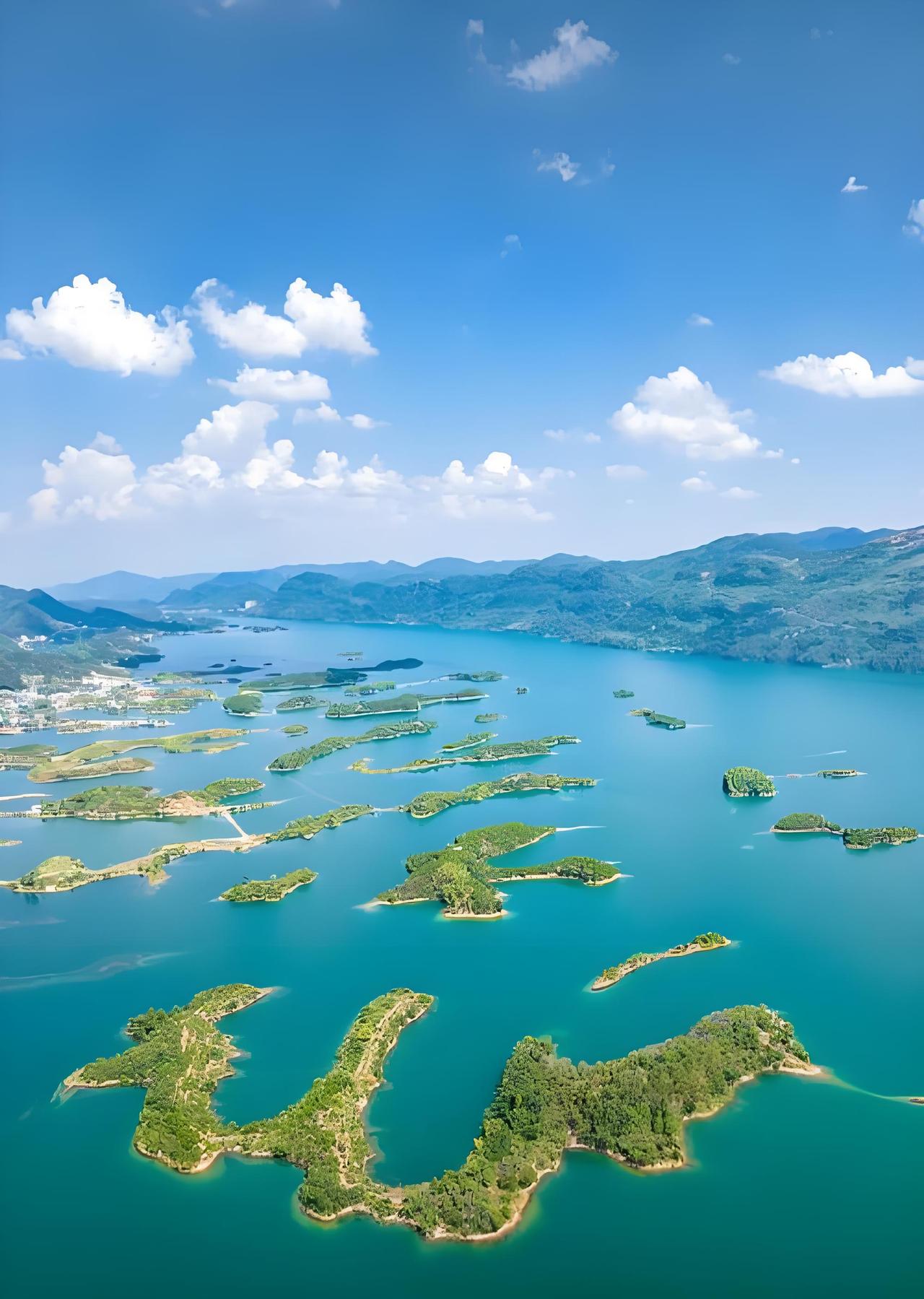 黄石周边好玩的地方可不少，仙岛湖就不得不提，它又名千岛湖，在湖北省黄石市阳新县王
