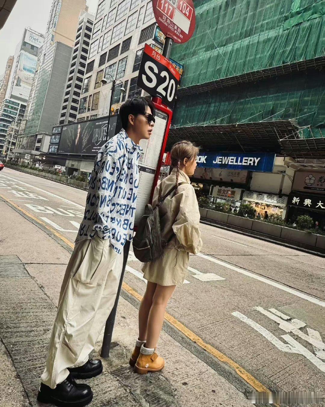 #Fine乐团辟谣情侣关系#天天在一起工作应该会日久生情，不过没想到现在正主出来