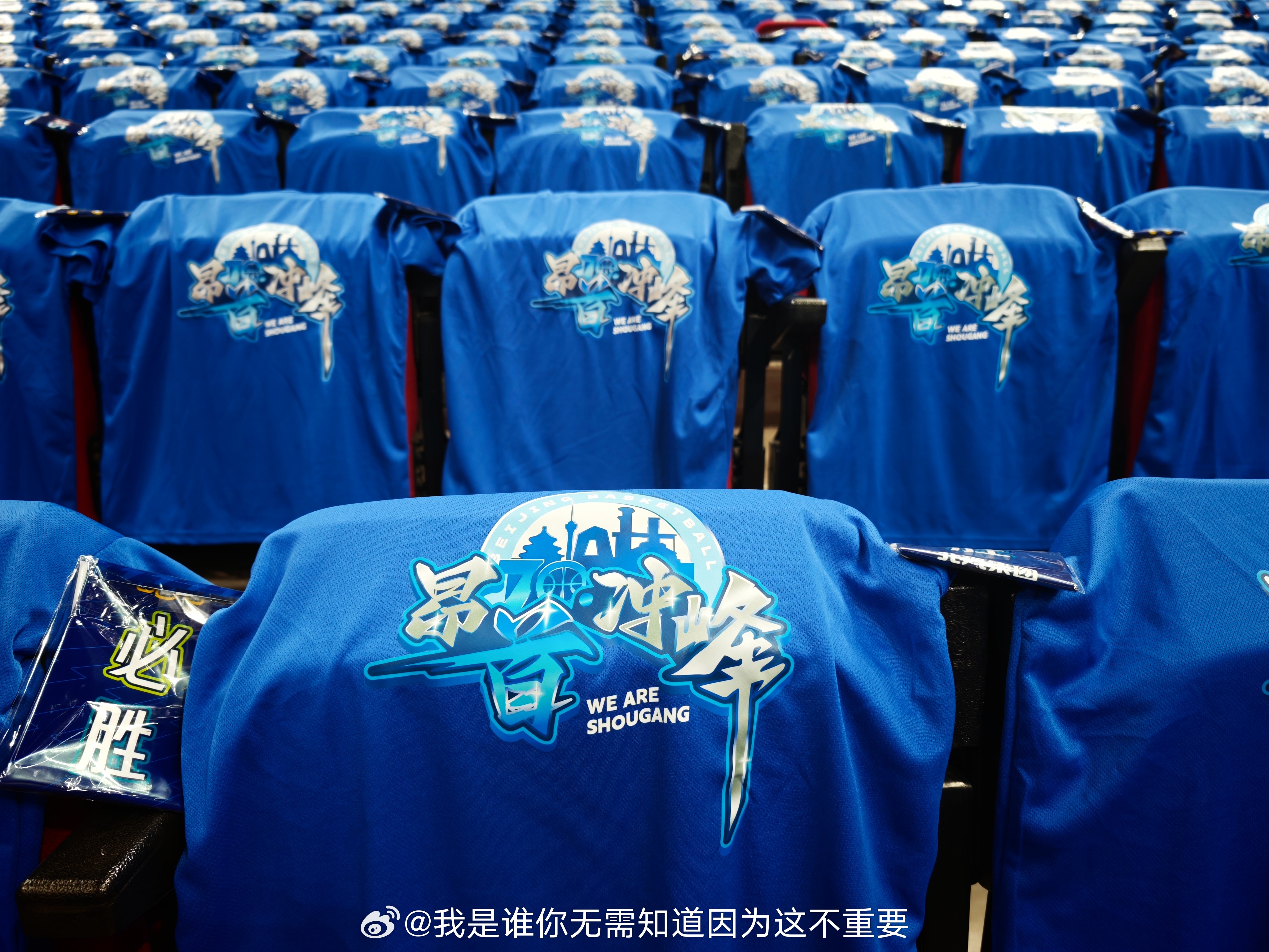 赛前拍了一组空镜蓝天白云没有变这块场地没有变北京男篮vs上海男篮  北京·华熙生