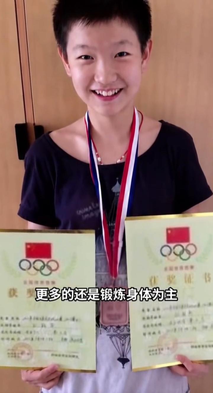 从小打乒乓球更多的还是锻炼身体为主，第二也是自己非常喜欢打。在十四、十五岁那两年