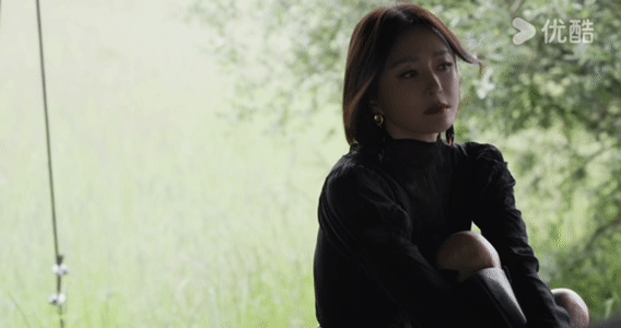 刷到剧里的浪漫细节，亦舞之城中年狗血纯爱剧亦舞之城 “西涅”寓意天鹅，是冯睿给谭