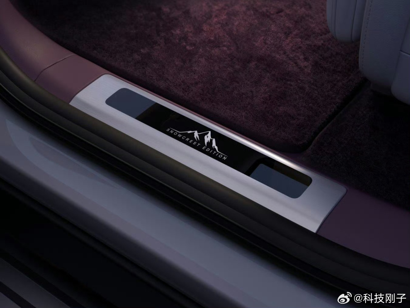 8月5日，上海虹桥仰望全球高定中心正式启幕，全尺寸行政旗舰SUV仰望U8L鼎藏版