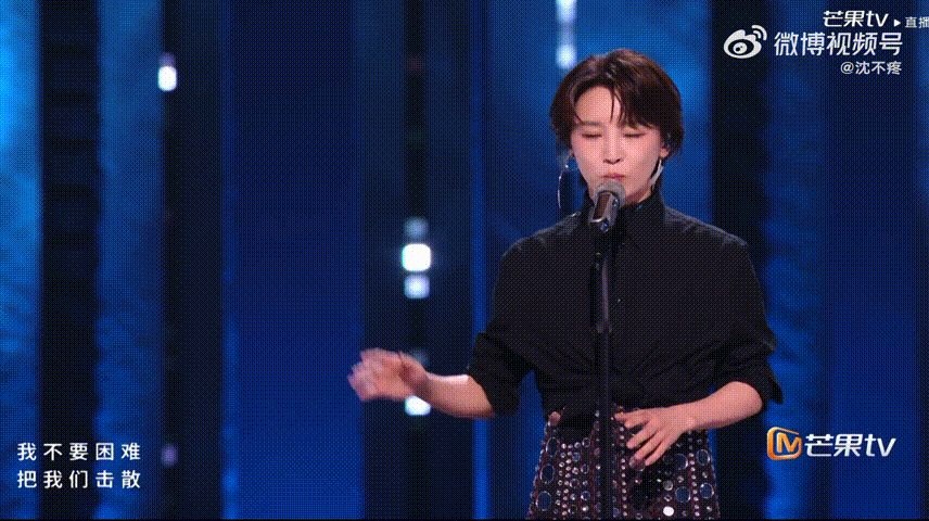 谢楠好紧张谢楠唱哭瞿颖了瞿颖接连被戳中泪点，李心洁刚开嗓就哭，谢楠一唱《逆光》又