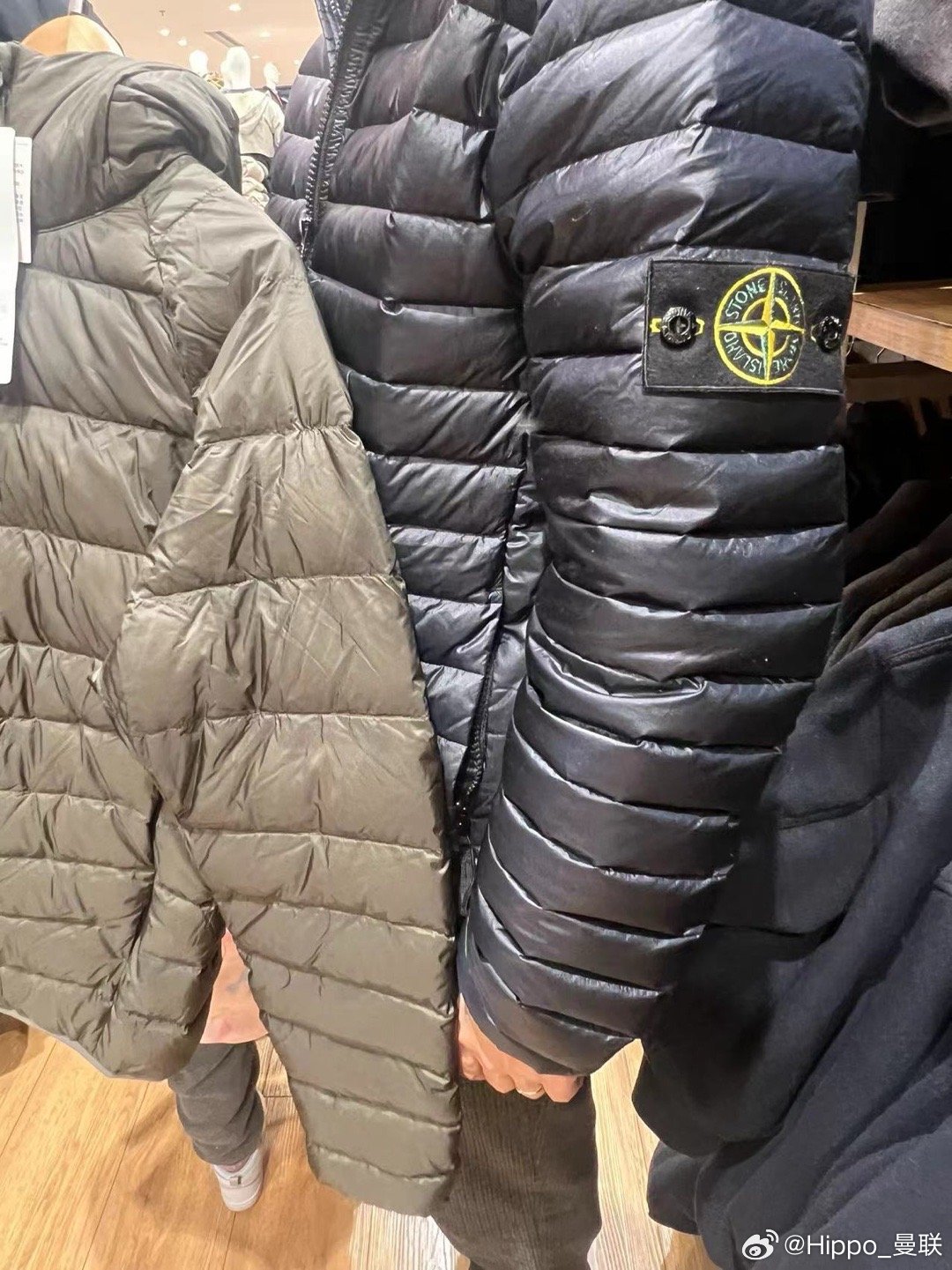差不多的衣服，多一个标，价格差了十倍[微笑] ​​​
