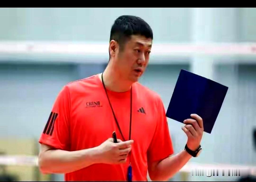 张常宁退役当教练，龚翔宇独扛大旗，女排的右翼到底谁来接班？

接应这个位置，能攻