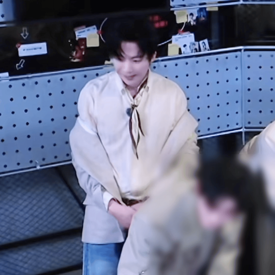 看热闹突然轮到自己并且尺度最大 by bike局促.gif