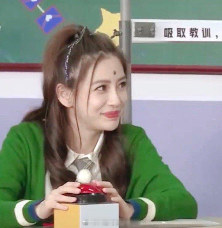 奔跑吧扔骰子决定样貌，谁的样貌让你最惊喜[吃瓜][吃瓜]Angelababy、关