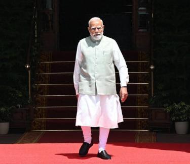 当美国对全世界加税的时候，英国怕了，日本怕了，就连韩国也怕了，但是就有一个国家没