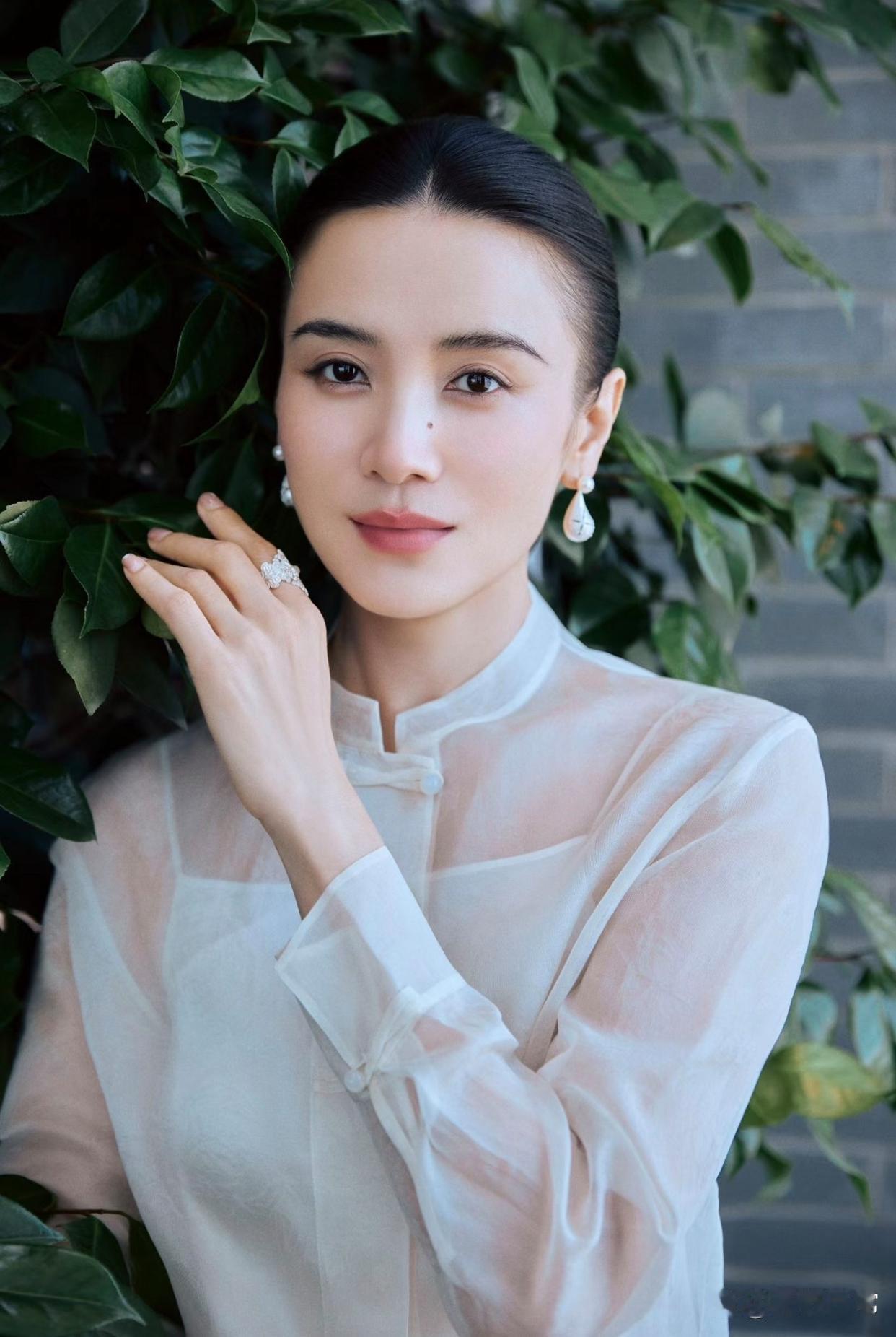 1. 这位常被称作小作精的女星，现如今参演的每一部剧集都会自行投入资金，档期安排