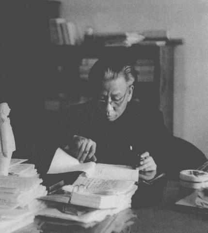 1953年，刘少奇在中南海办公室
