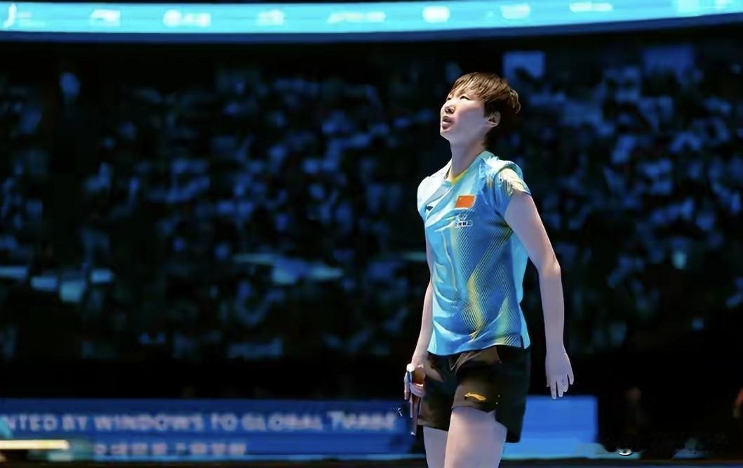 刚刚结束的一场世乒联大满贯赛新加坡站女单第二轮比赛，王曼昱遭遇到34岁的中国台北