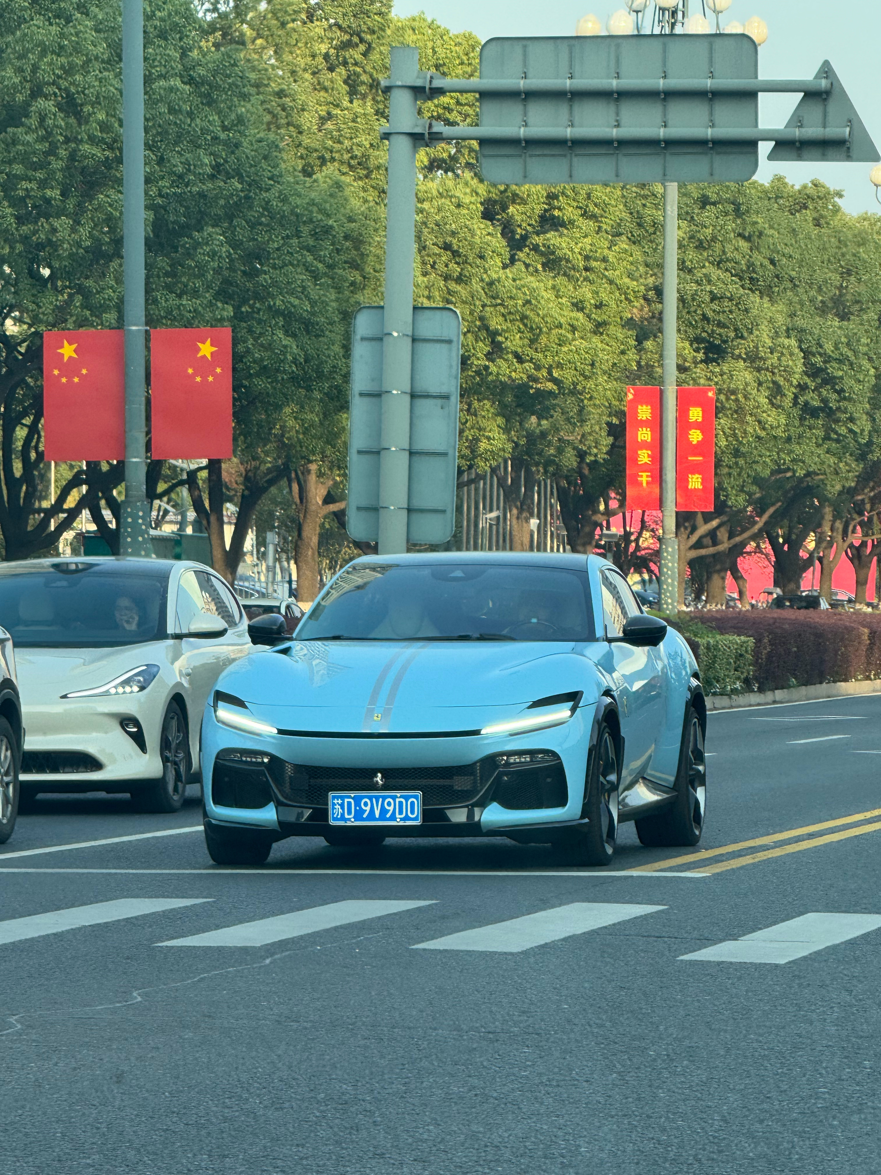 TM 颜色的FUV就是帅！别的法拉利Tailor Made 到车都很快、Puro