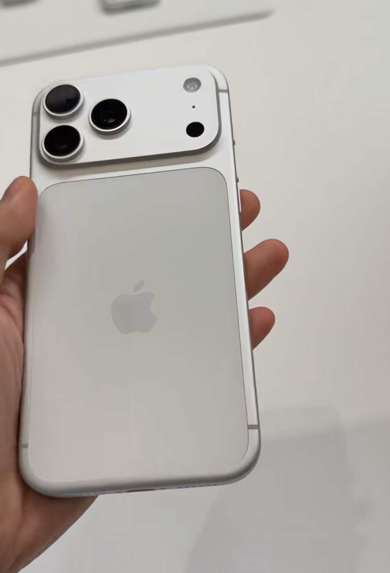 盘点网友对iPhone17五大遗憾iPhone 17系列正式发布，大家期待的背屏